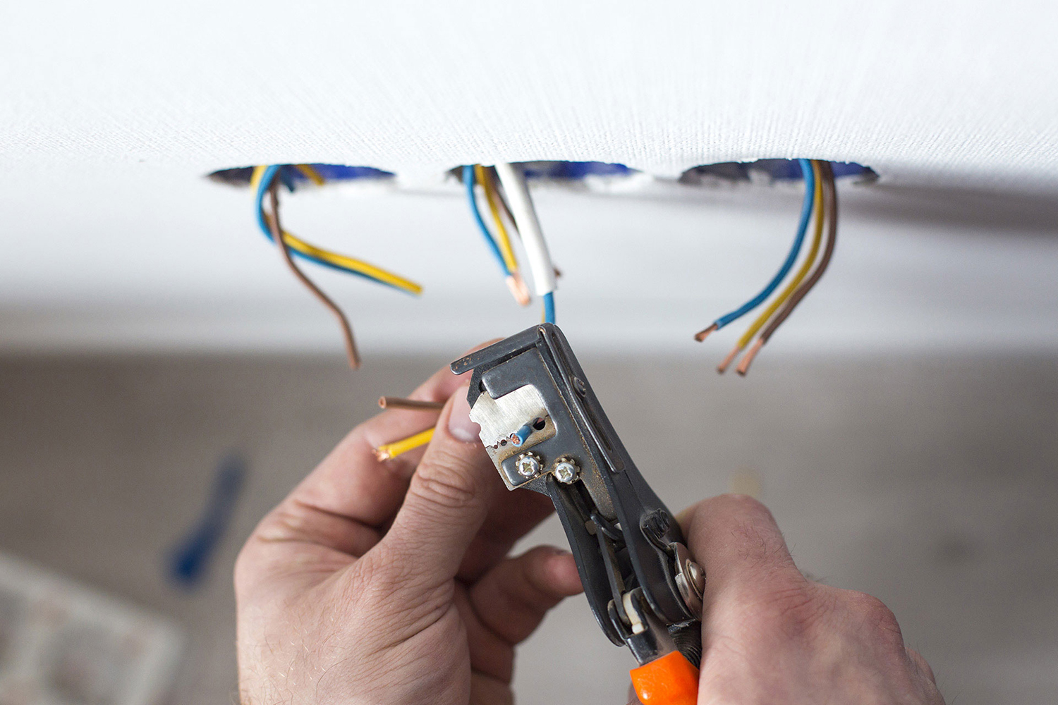 how-to-choose-a-home-electrician-2
